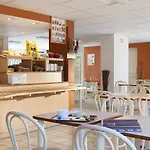 Отель Premiere Classe Mesnil Ле-Блан-Мениль