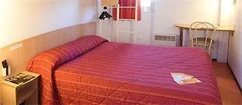 Отель Premiere Classe Mesnil 3*